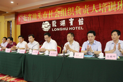 ���м������֯������ר����ѵ������ͷ�״ξٰ�